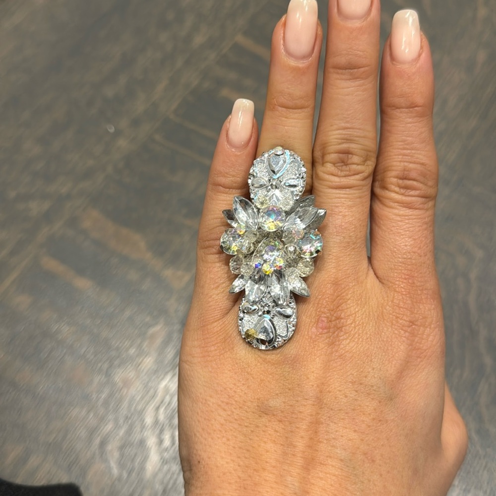 Brand New Luxury Unique Ring